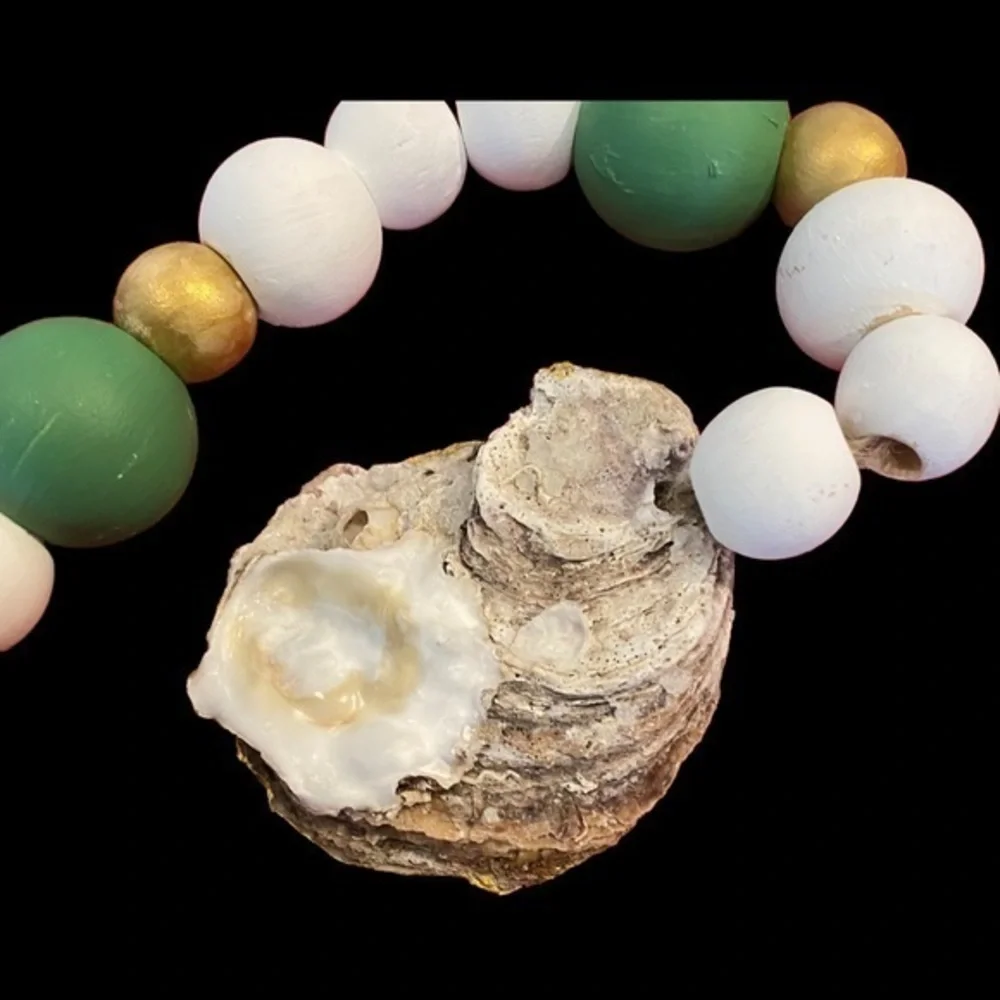 Handmade Beaded Oyster Shell Garland - Picture 3 of 3